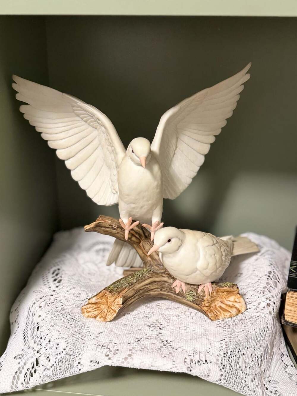 Homco Masterpiece Porcelain White Doves Figurine